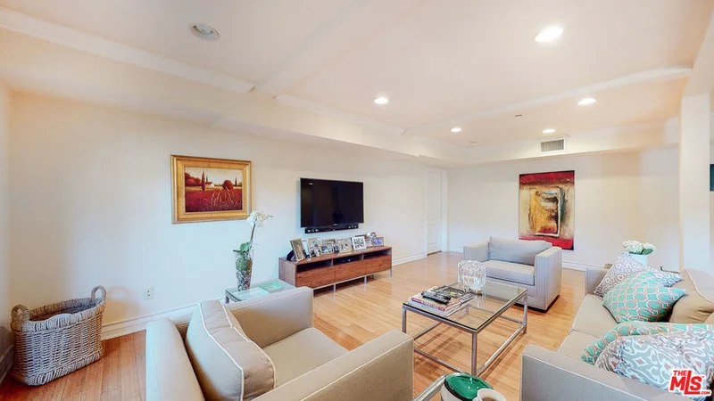118 S Clark Drive 105, West Hollywood, CA 90048