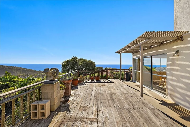2555 Temple Hills Drive, Laguna Beach, CA 92651