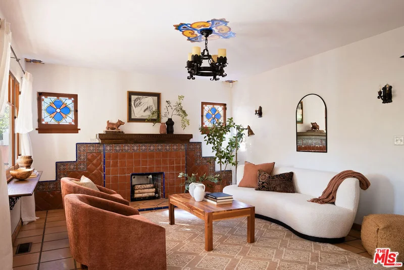 295 Marguerita Lane, Pasadena, CA 91106