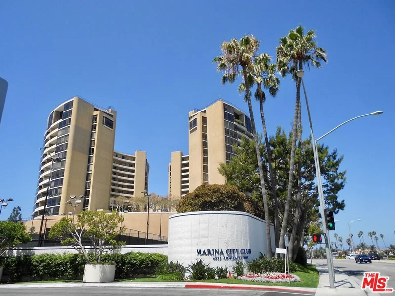 Photo 2 of 4316 Marina City Dr 1033