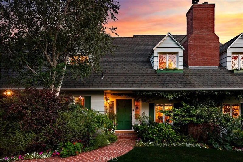 11818 Laurel Hills Road, Studio City, CA 91604