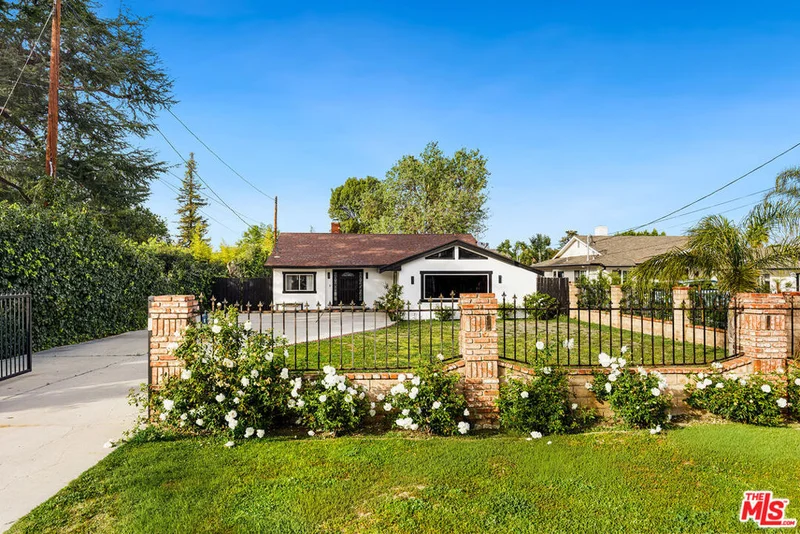 23105 Dolorosa Street, Woodland Hills, CA 91367