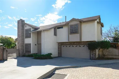 2555 Angelus Ave photo 2