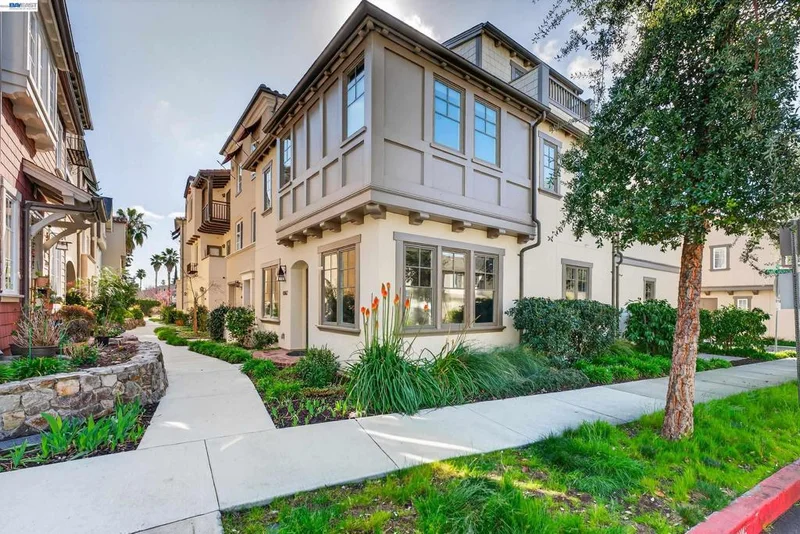 43147 Calle Sagrada