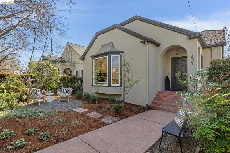 301 El Cerrito Avenue, Piedmont, CA 94611-4103