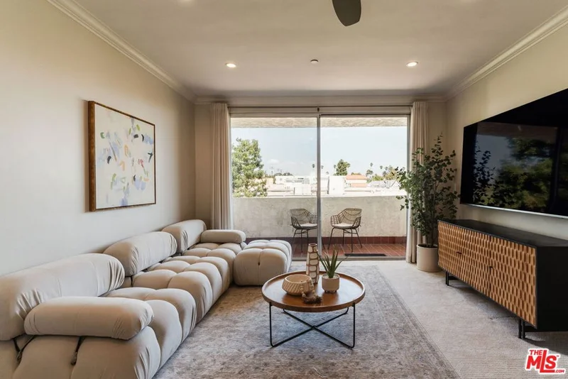 125 Montana Avenue 404, Santa Monica, CA 90403