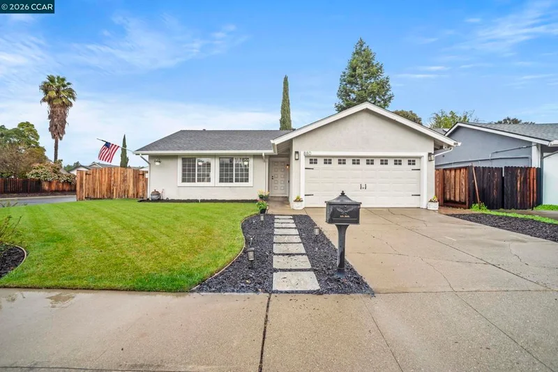 880 Madigan Ave, Concord, CA 94518
