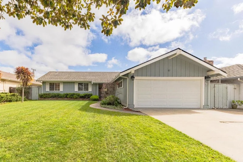 30 Santa Monica Court, Salinas, CA 93901