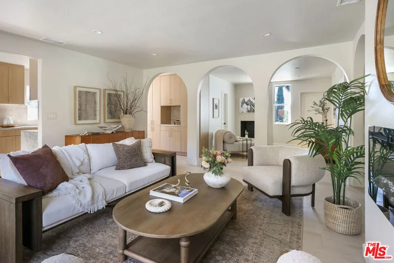 4190 York, Los Angeles, CA 90065