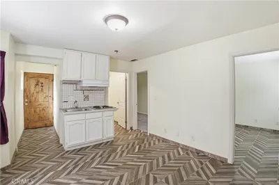 1581 Chanticleer B photo 2