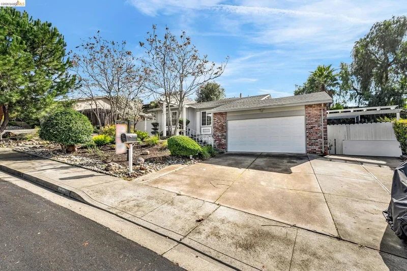 Photo 2 of 909 Halite Way