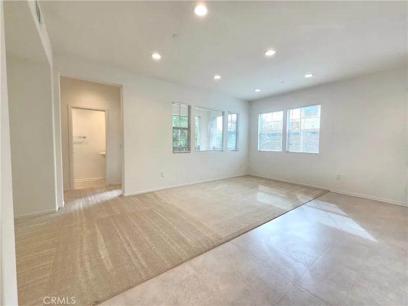 Photo 2 of 879 Iris Way A