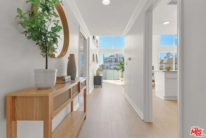 1164 Wellesley Avenue 302, Los Angeles, CA 90049