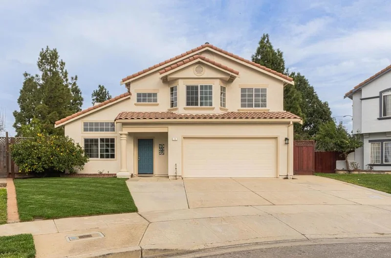 10 Rex Circle, Salinas, CA 93906