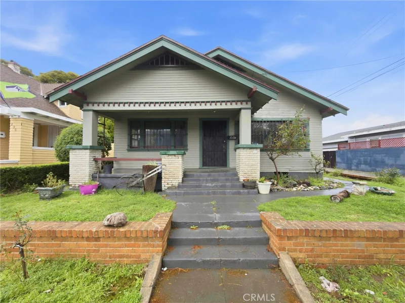 225 12th, Long Beach, CA 90813