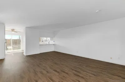 625 S Fig Street 10 photo 2