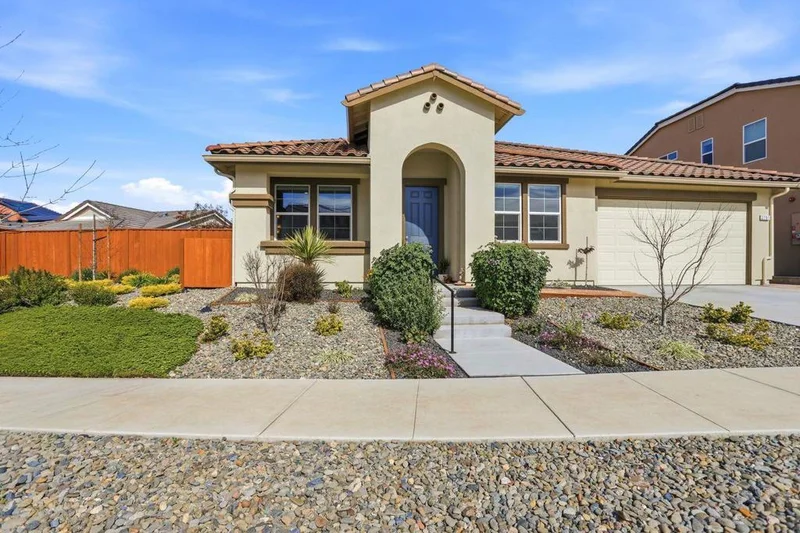 2761 Glenview Drive, Hollister, CA 95023
