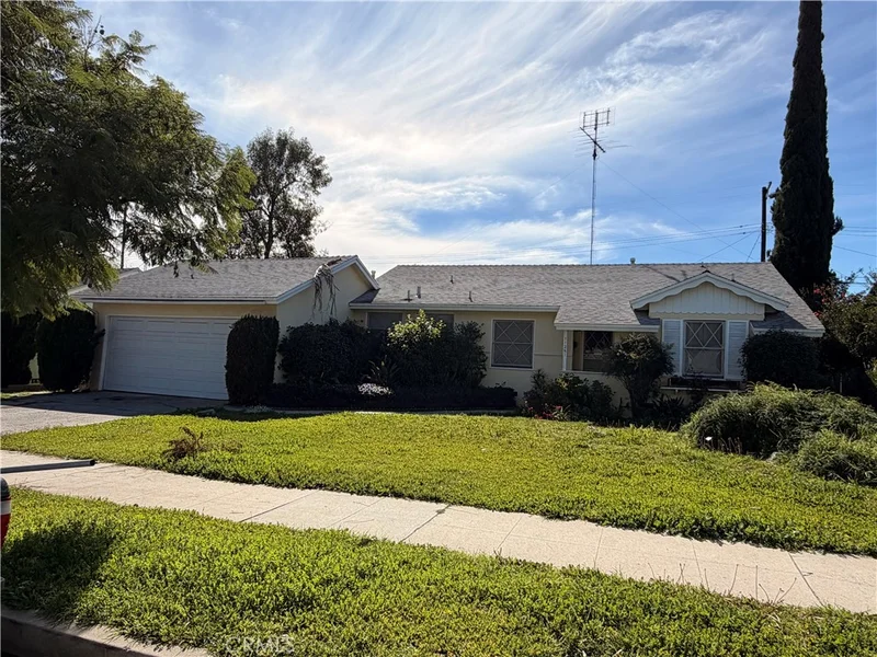 11251 Dronfield, Pacoima, CA 91331