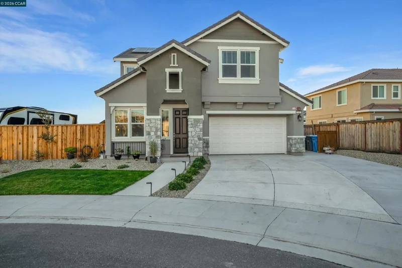 2037 Shrike Ct, Vacaville, CA 95688