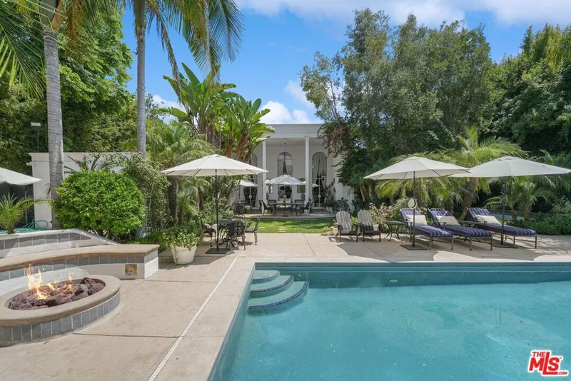 717 N Rodeo Drive photo 2
