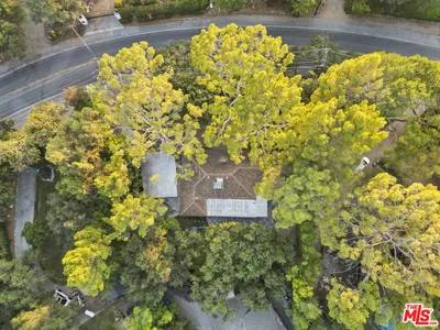 2452 N Altadena Drive photo 2