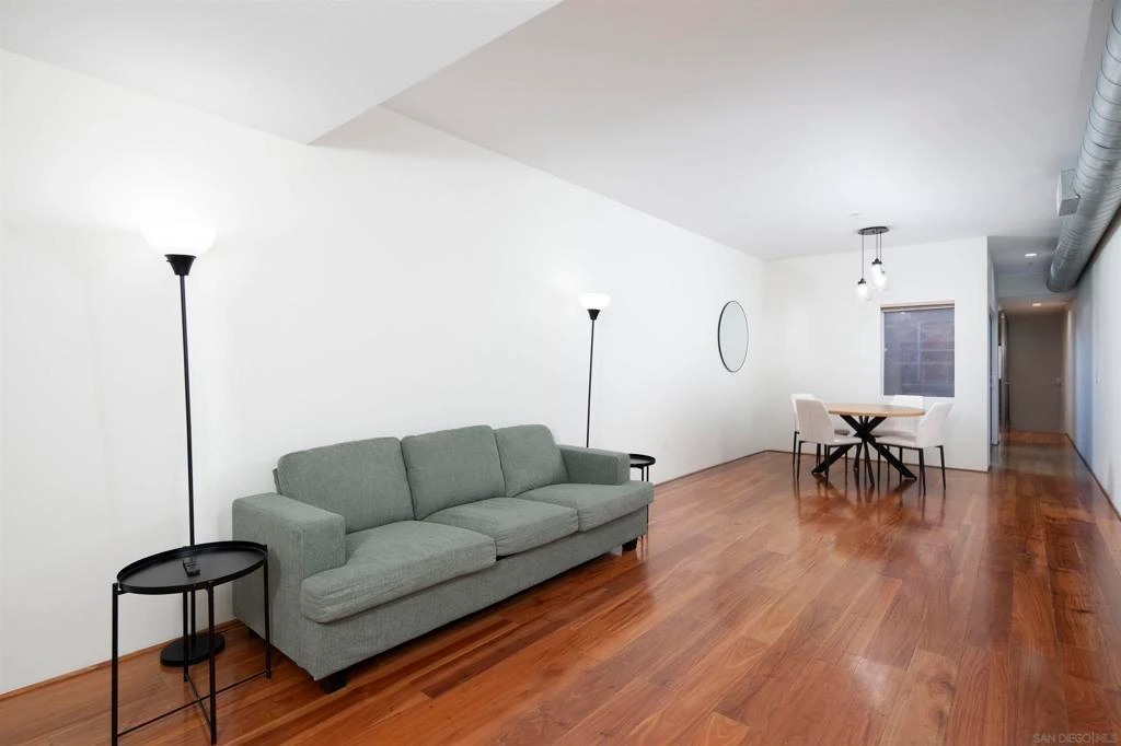 Interior 4
