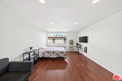 525 S Ardmore Avenue 351 photo 2