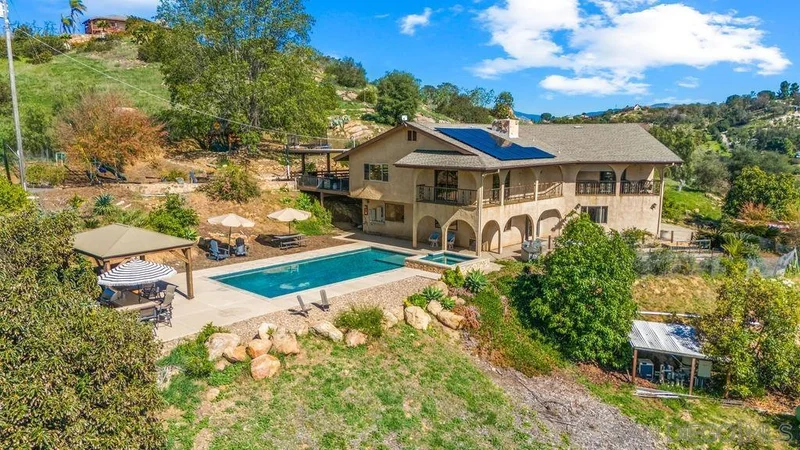 11725 Sierra Rojo Rd, Valley Center, CA 92082