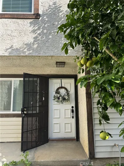1115 E Truman photo 2