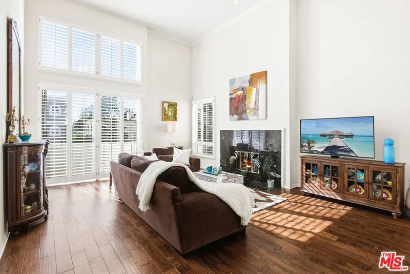 1164 Wellesley, Los Angeles, CA 90049