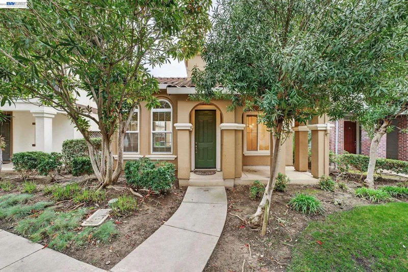 Photo 2 of 43 W Casita Ln