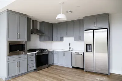 101 S Chapel Avenue 203 photo 2