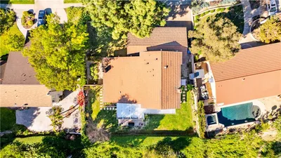 8930 Lindante photo 2