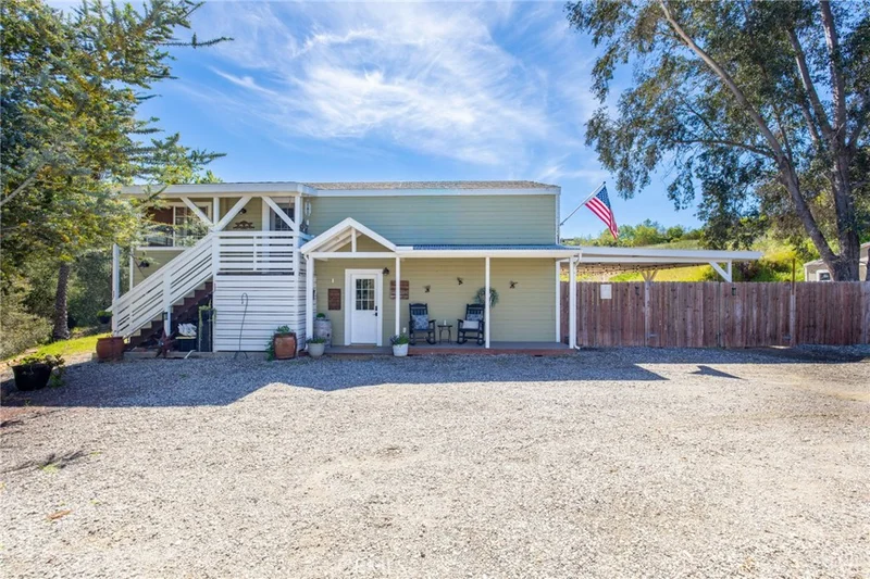 Photo 2 of 1720 Vista Del Lago
