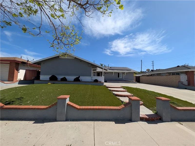1019 S Shawnee Drive, Santa Ana, CA 92704