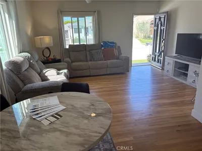 5746 Zelzah Ave photo 2