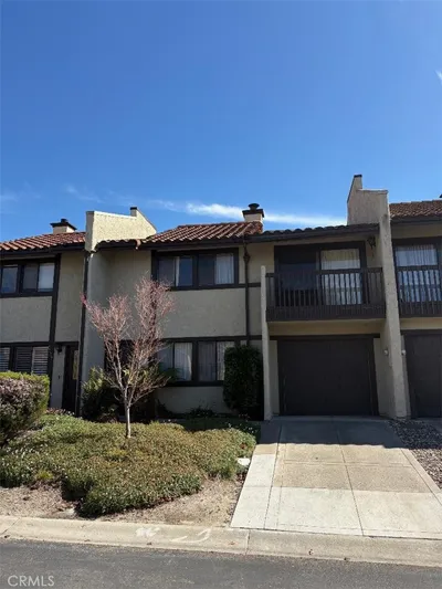 1009 Meadow Way photo 2