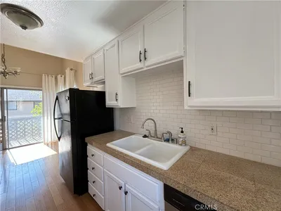 25861 Marguerite photo 2