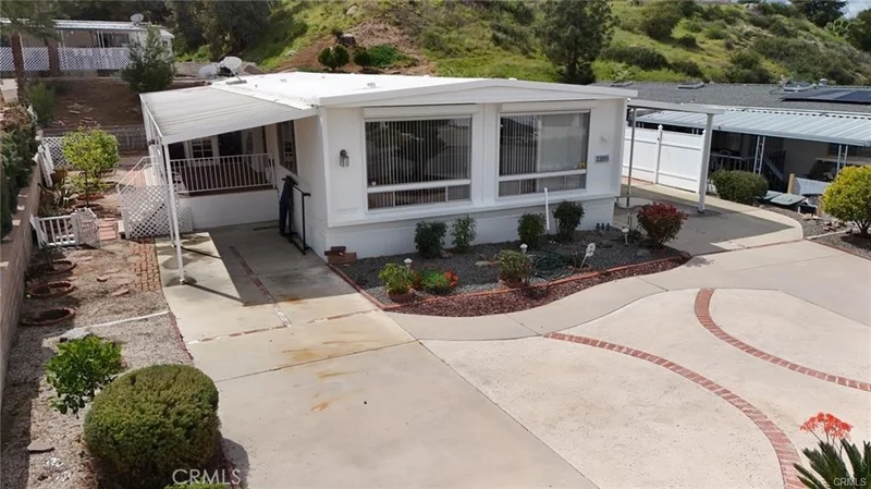 22895 Skylink Drive photo 2