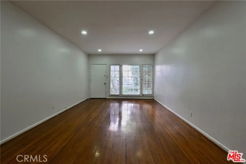 149 S Crescent Drive C photo 2