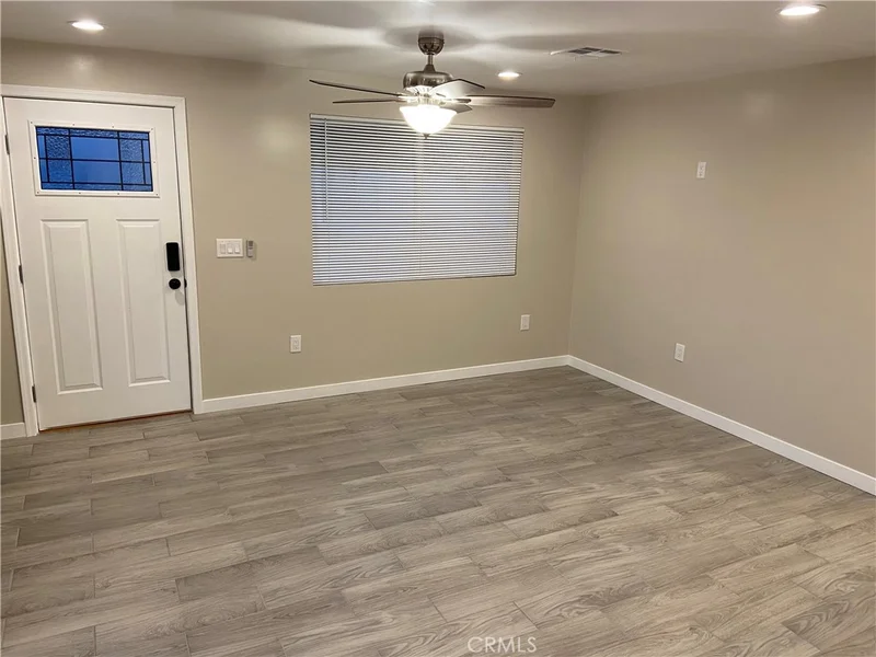 1548 N Lassen photo 2