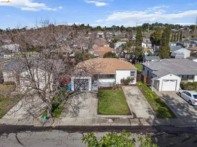104 Foster St photo 2