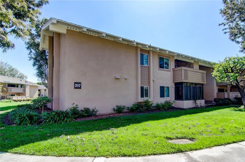 8788 Coral Springs Court 207F, Huntington Beach, CA 92646