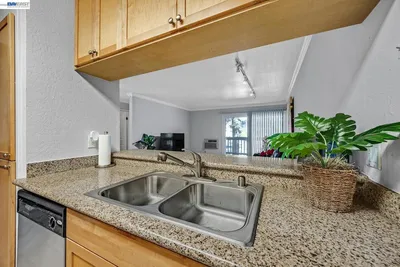 1087 Murrieta Blvd 242 photo 2
