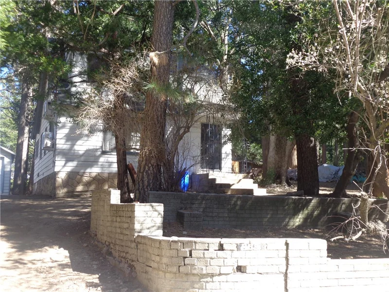 863 Big Oak Road, Crestline, CA 92325