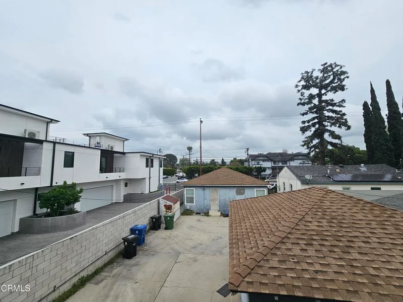 12246 1/2 Oxnard Street 1st Fl photo 2