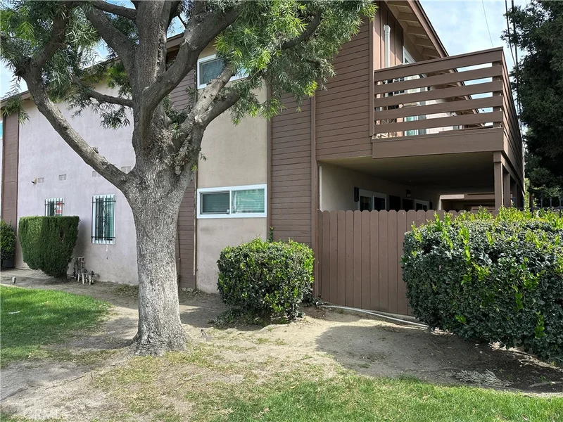 Photo 2 of 440 W Orangewood C