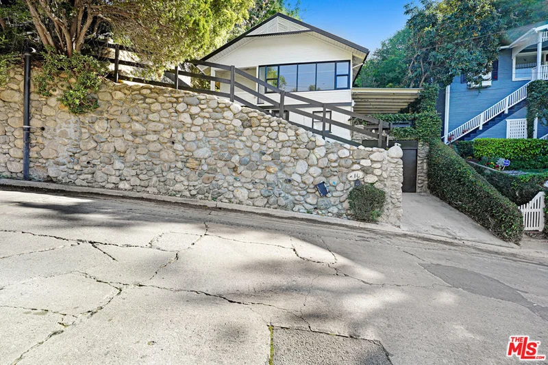 316 Crane Boulevard photo 2