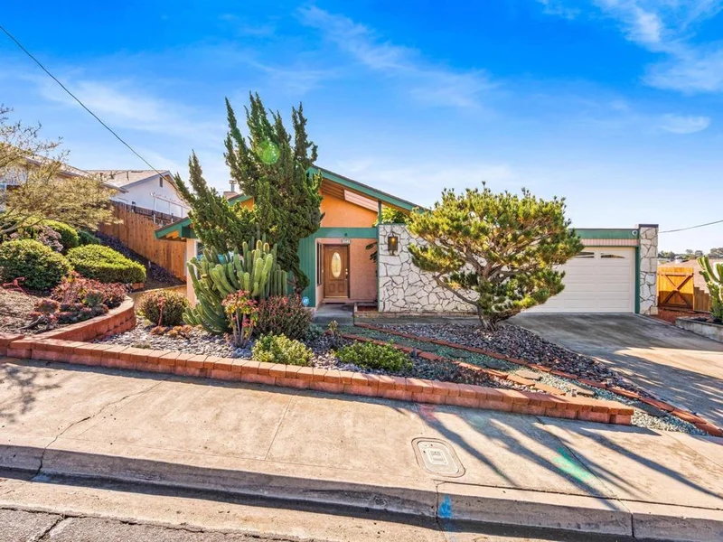 5585 Laramie Way, San Diego, CA 92120