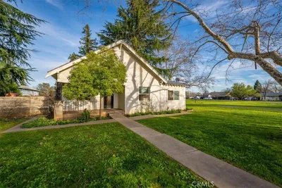 550 Bayles Avenue photo 2